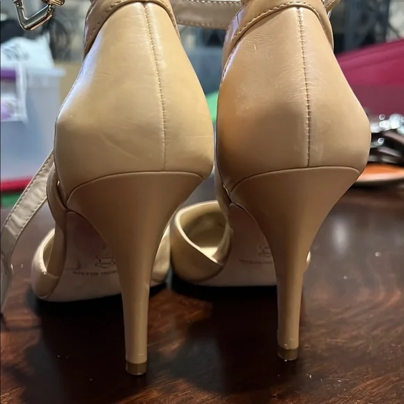 ANTONIO MELANI Tan Stiletto Heels with closed Pointed Toe - Picture 5 of 5